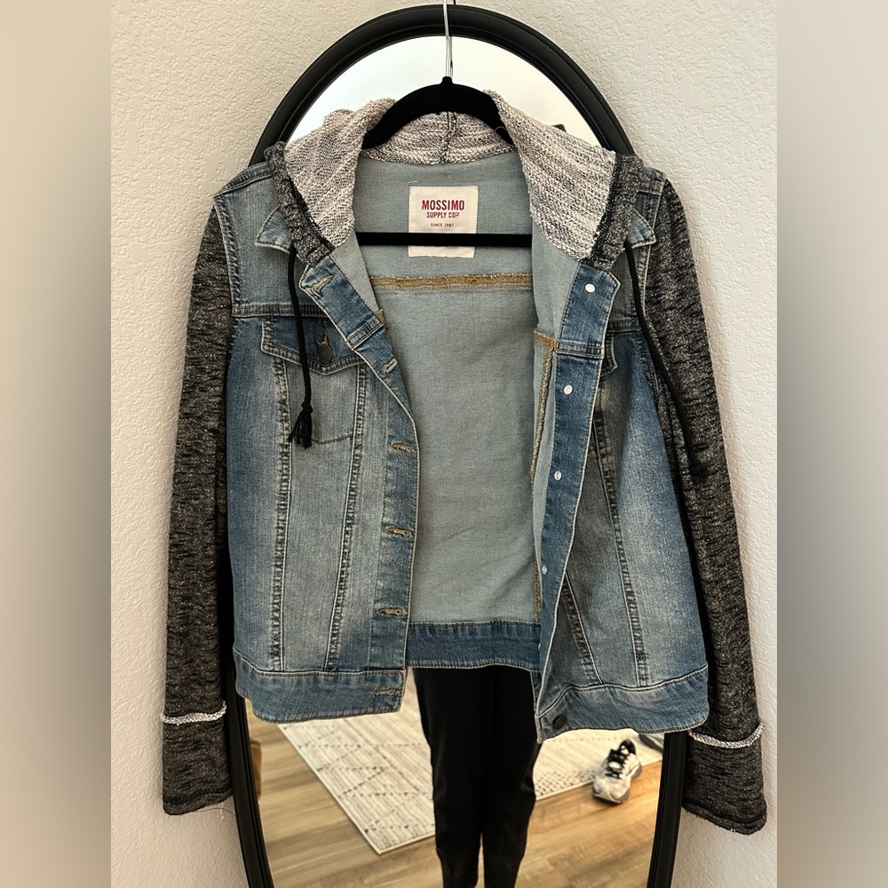 Mossimo Jean jacket. Size large. Worn once.